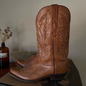 Women’s size 8 Cowboy Boot